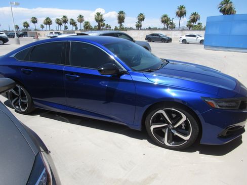 Used 2022 Honda Accord Sport image 2