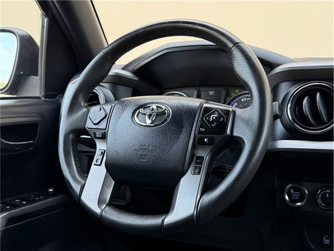 Used 2018 Toyota Tacoma TRD Pro AWD/4WD image 12