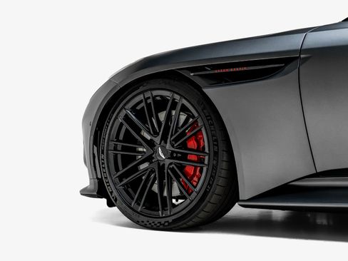 Used 2024 Aston Martin DB12 Coupe RWD image 16
