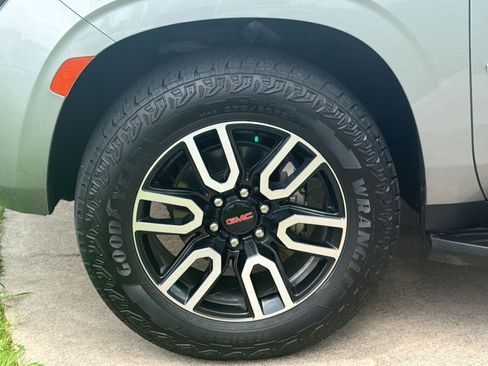 Used 2023 GMC Yukon AT4 AWD/4WD image 12