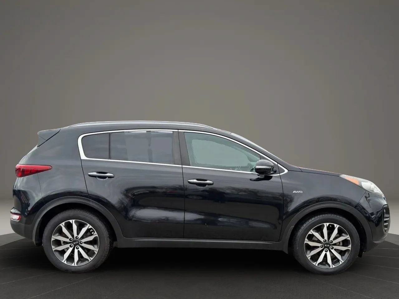 Used 2017 Kia Sportage EX w/ EX Technology Package AWD/4WD image 3