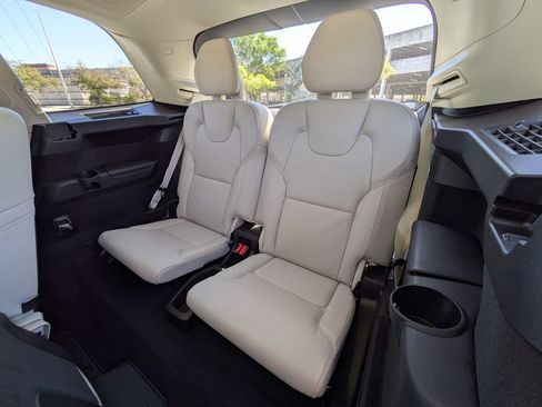 New 2026 Volvo XC90 T8 Ultra w/ Protection Package Premier AWD/4WD image 18