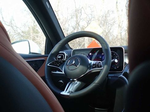 Used 2026 Mercedes-Benz GLC 300 4MATIC image 44