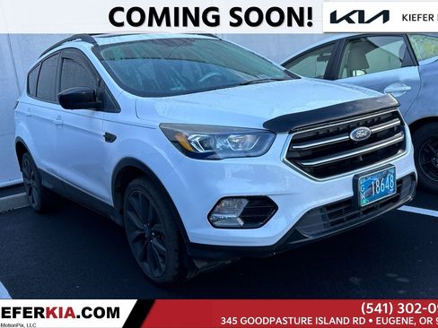 Used 2018 Ford Escape SE w/ SE Sport Appearance Package image 1