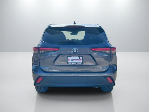 Used 2021 Toyota Highlander XLE image 6