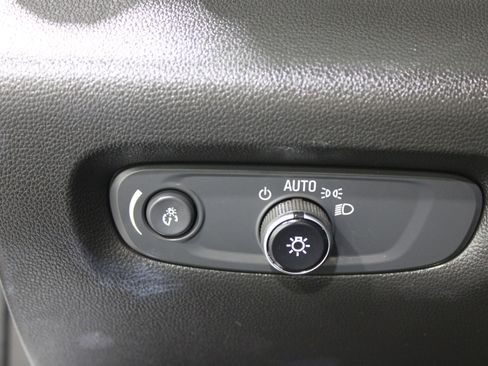 Used 2023 Chevrolet Traverse LT FWD image 8