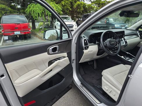 Certified 2023 Kia Sorento SX Prestige AWD/4WD image 7