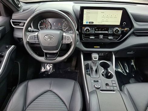 Used 2023 Toyota Highlander XSE AWD/4WD image 11