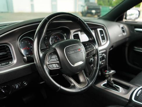 Used 2020 Dodge Charger SXT w/ Leather Interior Group RWD image 6