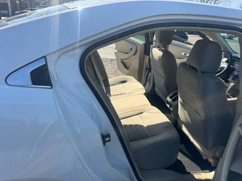 Used 2015 Ford Taurus SE FWD image 9