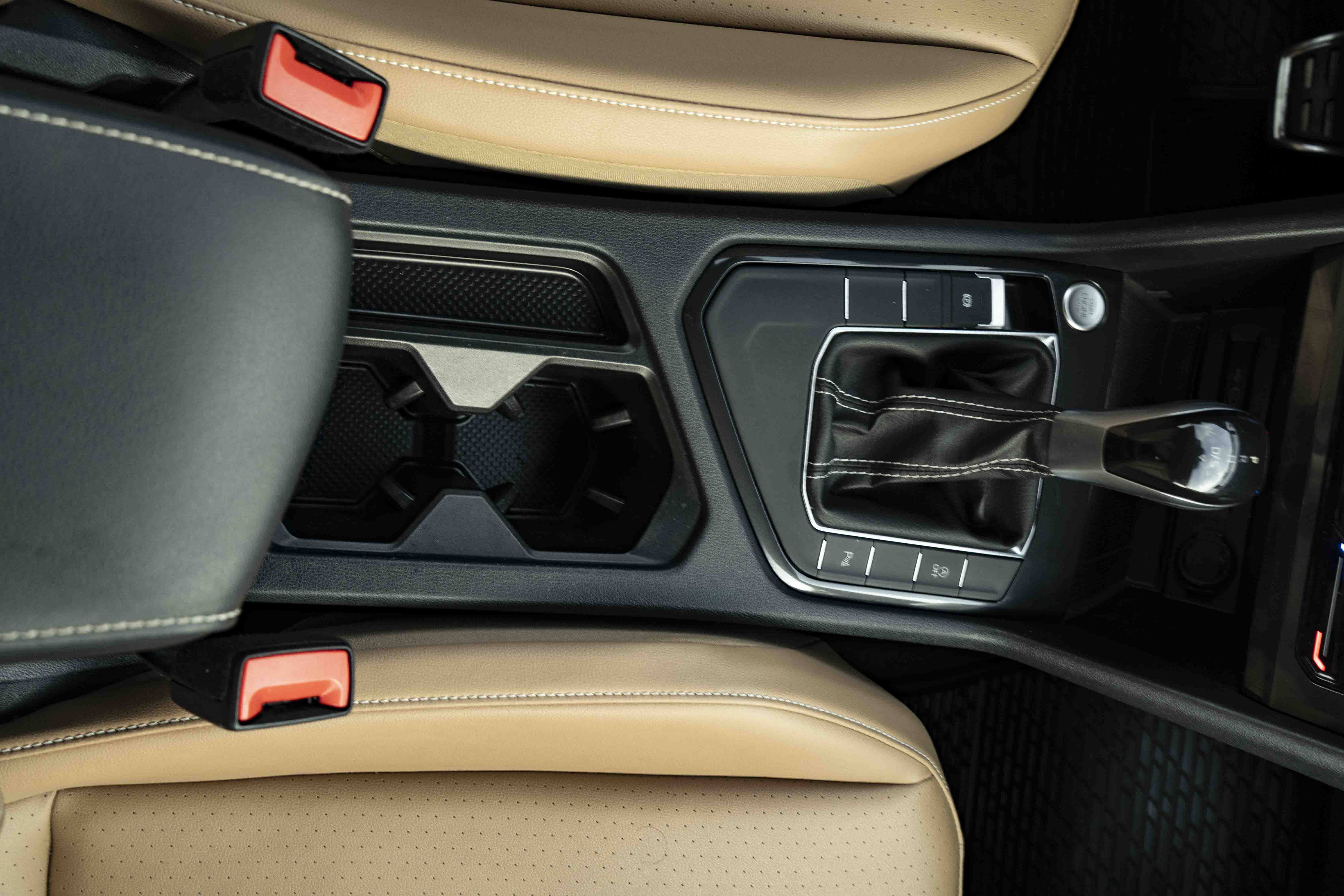 Certified 2022 Volkswagen Tiguan SE R-Line FWD image 25