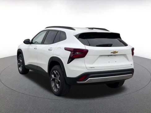 Used 2025 Chevrolet Trax LT image 11