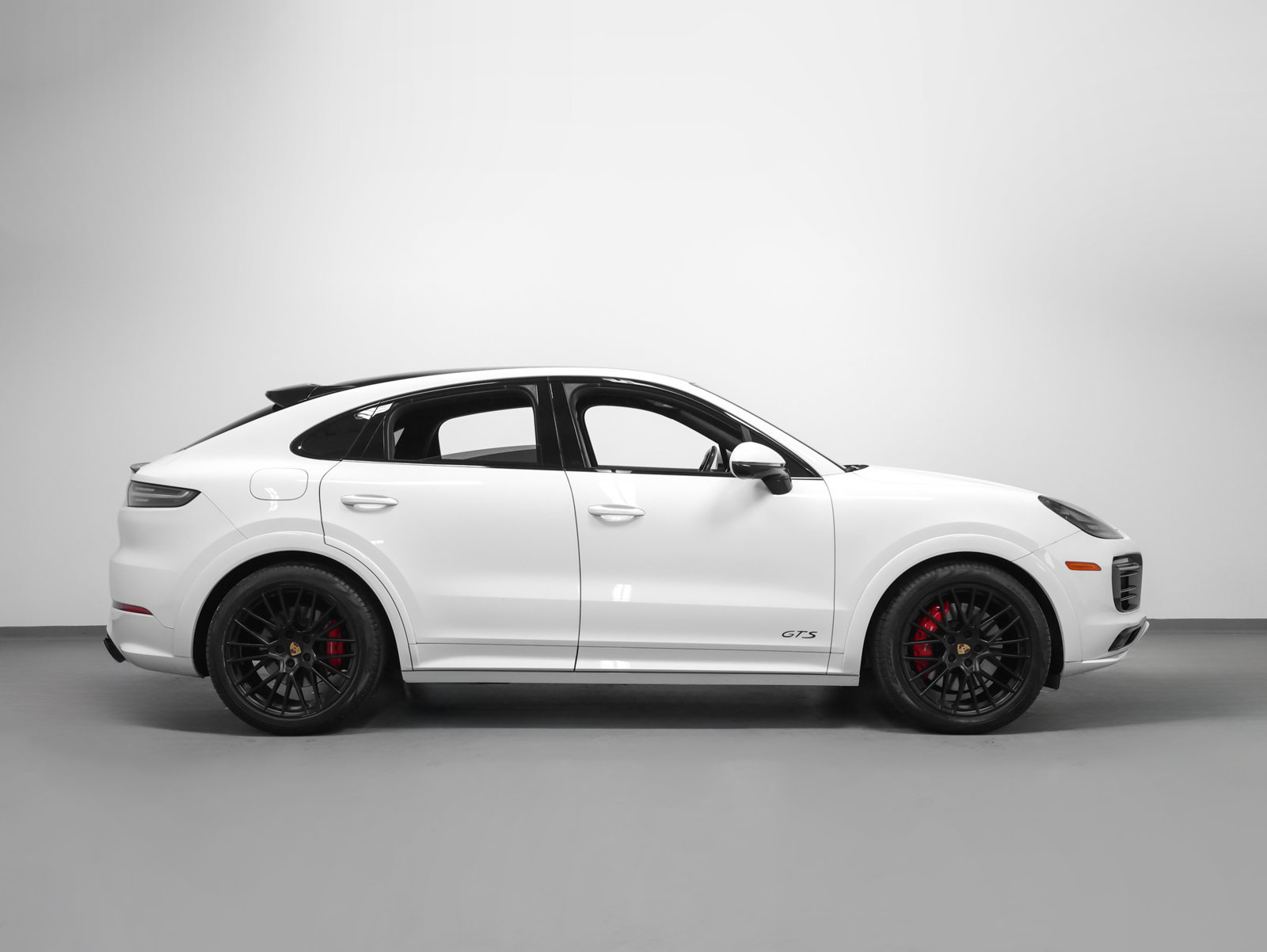 Certified 2022 Porsche Cayenne GTS w/ Premium Package Plus AWD/4WD image 13