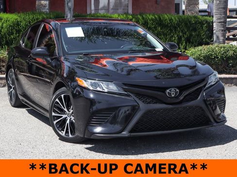 Used 2019 Toyota Camry SE FWD image 2