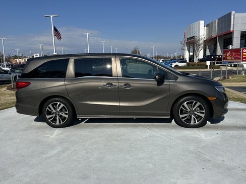 Used 2021 Honda Odyssey Touring image 11