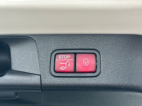 Used 2021 Mercedes-Benz GLB 250 4MATIC image 31