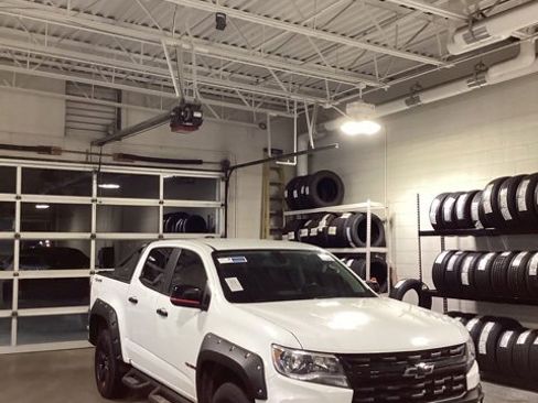 Used 2022 Chevrolet Colorado LT w/ Redline Special Edition image 5