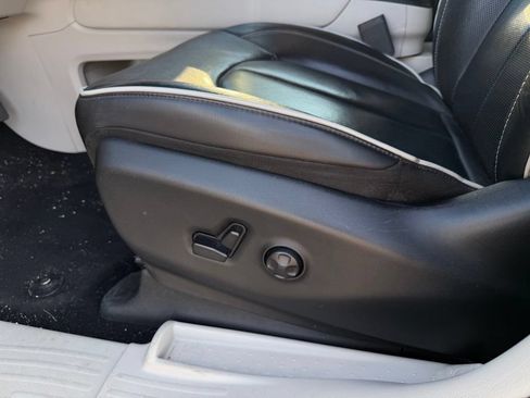 Used 2023 Chrysler Pacifica Limited FWD image 14