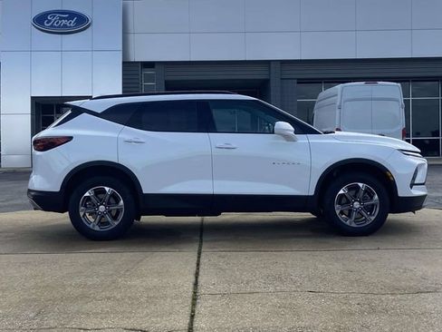 Used 2024 Chevrolet Blazer LT w/ Convenience Package FWD image 2