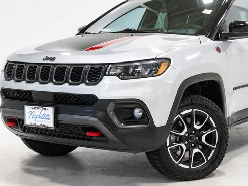 Certified 2025 Jeep Compass Trailhawk AWD/4WD image 2