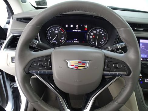 Certified 2024 Cadillac XT6 Premium Luxury w/ Technology Package AWD/4WD image 6