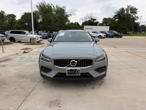 Certified 2025 Volvo V60 B5 Cross Country Plus AWD/4WD image 8