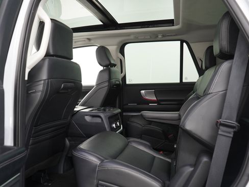 Used 2025 Ford Expedition Platinum AWD/4WD image 20