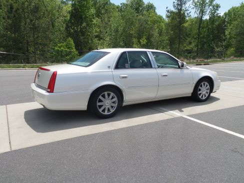 Used 2008 Cadillac DTS image 37