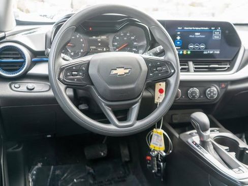 Used 2024 Chevrolet Trax LS w/ LS Convenience Package image 14