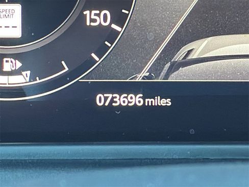 Used 2019 Land Rover Range Rover Velar R-Dynamic SE image 25