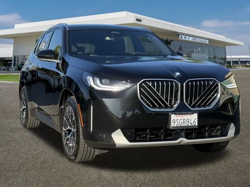 Used 2025 BMW X3 xDrive30i w/ Premium Package image 2