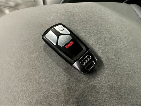 Used 2022 Audi Q5 2.0T Premium w/ Convenience Package image 13