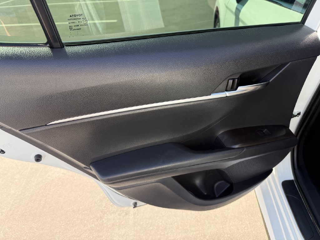 Used 2021 Toyota Camry LE FWD image 12