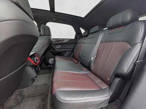 Used 2020 Bentley Bentayga image 23