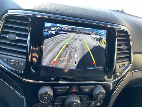 Used 2020 Jeep Grand Cherokee Limited image 19