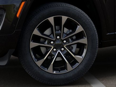 New 2025 Jeep Grand Cherokee L Overland w/ Advanced Protech Group III AWD/4WD image 8