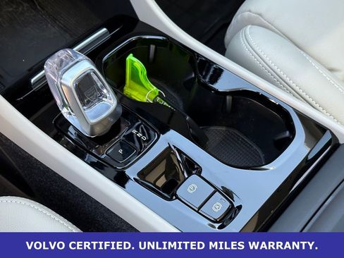 Certified 2024 Volvo XC40 B5 Ultimate w/ Protection Package Premier image 19