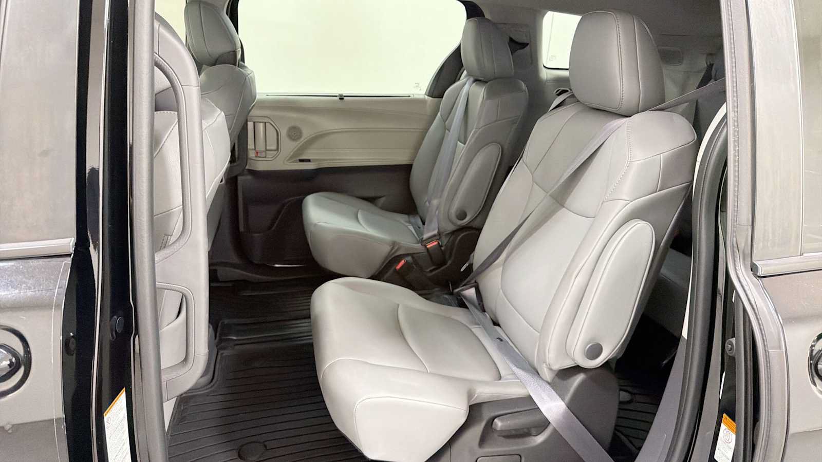 Certified 2022 Toyota Sienna XLE w/ XLE Plus Package FWD image 25