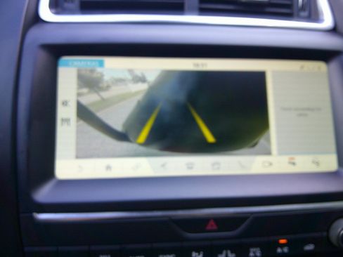 Used 2018 Jaguar E-PACE SE AWD/4WD image 45