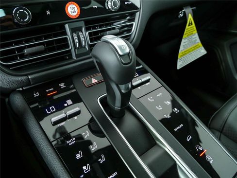 Certified 2026 Porsche Macan Turbo AWD/4WD image 19