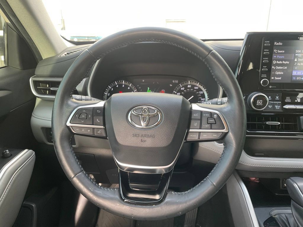 Used 2021 Toyota Highlander XLE AWD/4WD image 15