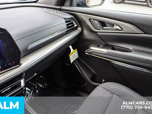 Used 2025 Chevrolet Traverse LT w/ Enhanced Driving Package image 46