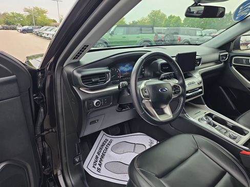 Used 2022 Ford Explorer XLT w/ Equipment Group 202A image 22