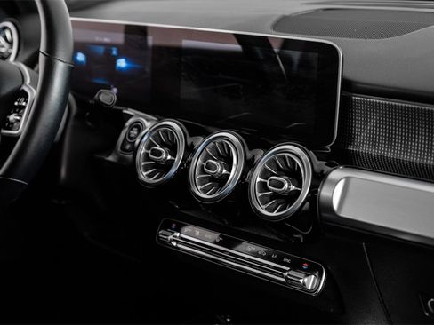 Used 2020 Mercedes-Benz GLB 250 w/ Premium Package image 22