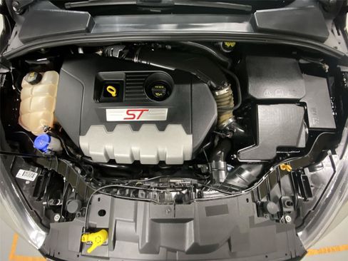 Used 2018 Ford Focus ST w/ Equipment Group 402A FWD image 22