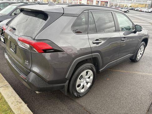 Used 2021 Toyota RAV4 LE image 6