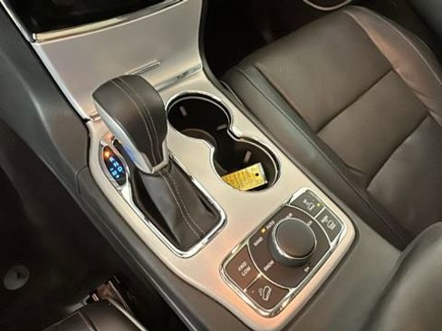 Used 2019 Jeep Grand Cherokee Summit AWD/4WD image 22