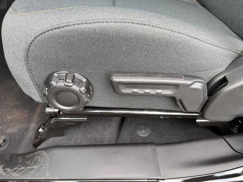 New 2025 Jeep Gladiator Sport image 17