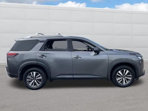 Used 2024 Nissan Pathfinder SL AWD/4WD image 11