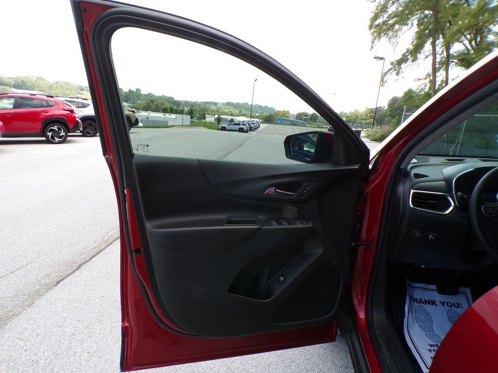 Used 2023 Chevrolet Equinox LT FWD image 22